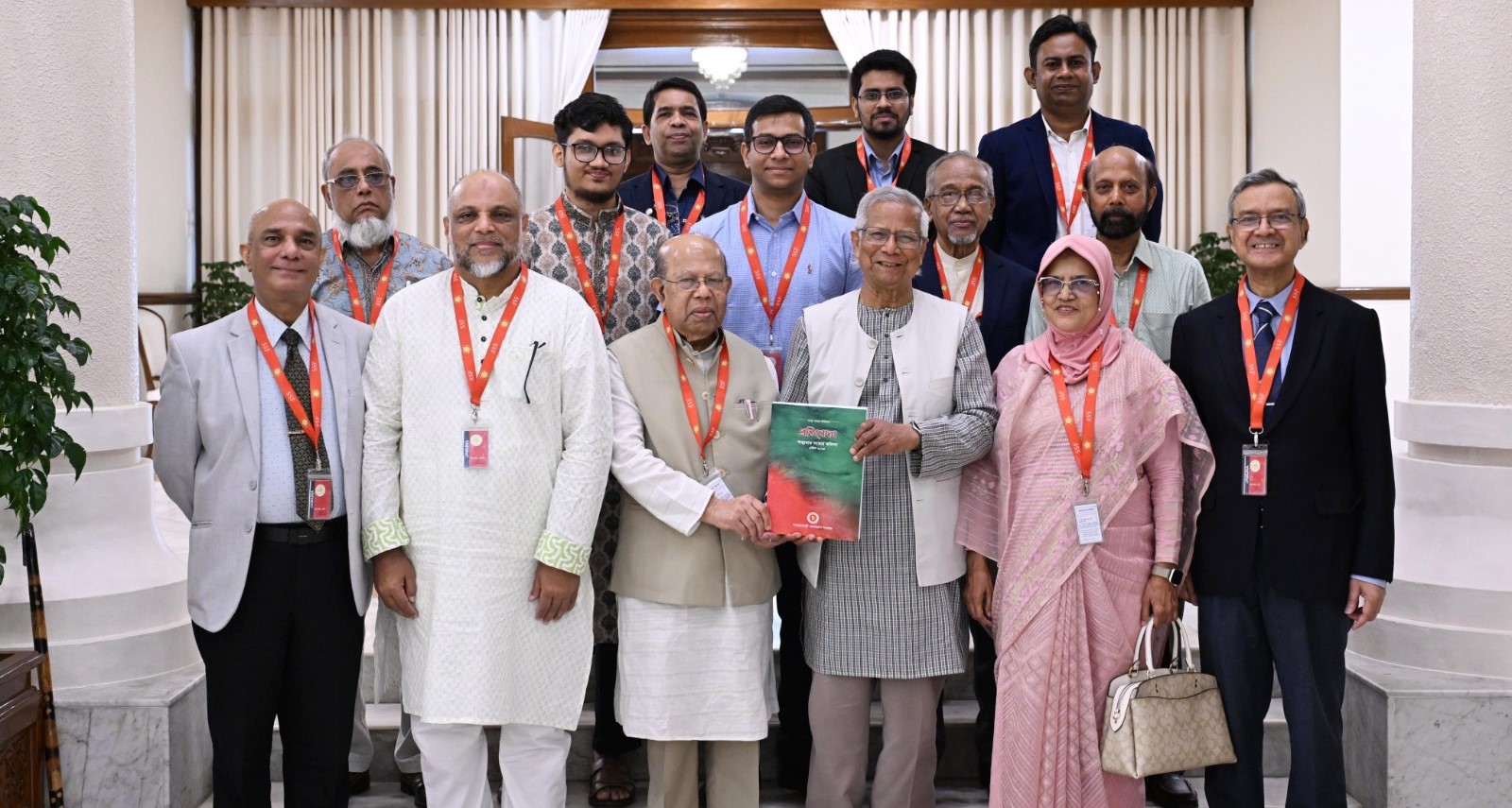 স্বাস্থ্য সংস্কার কমিশনের দ্রুত বাস্তবায়নযোগ্য সুপারিশ নিয়ে মনোযোগী হতে হবে: প্রধান উপদেষ্টা