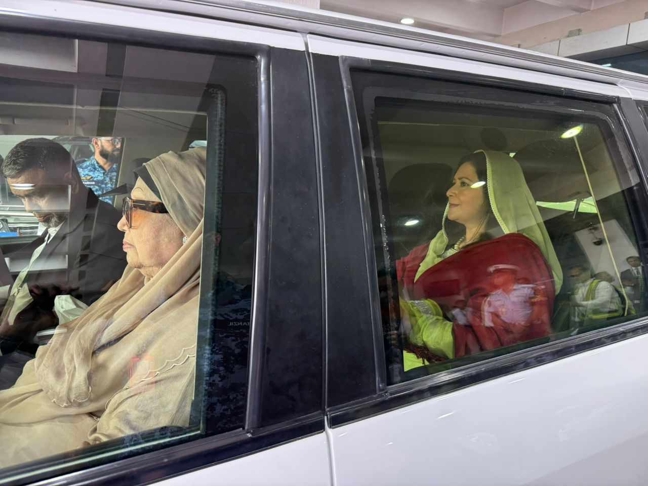 ঢাকায় খালেদা জিয়া, ১৭ বছর পর দেশের মাটিতে জোবাইদা রহমান