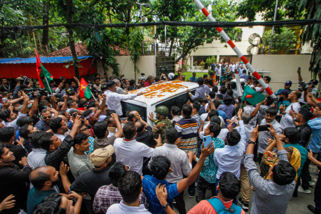 খালেদা জিয়ার বিশ্রাম প্রয়োজন, নেতাকর্মীদের ফিরে যাওয়ার আহ্বান ফখরুলের