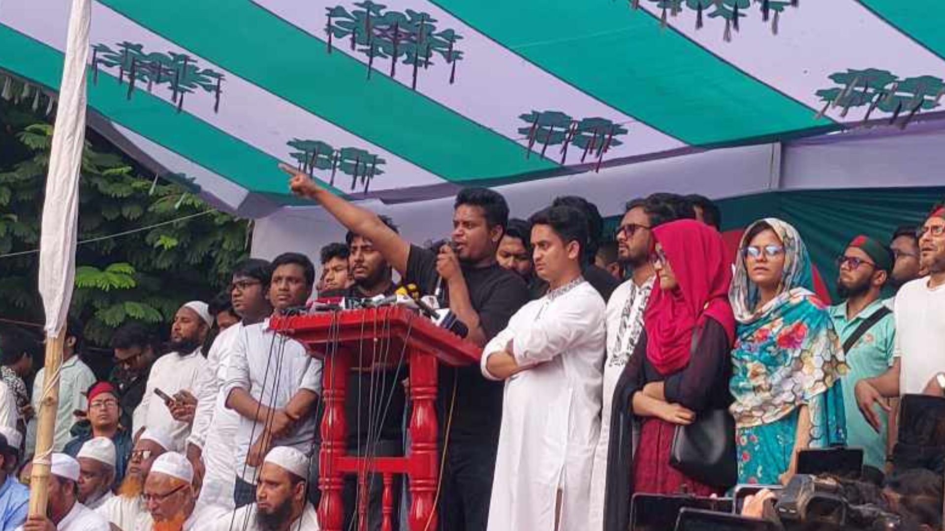 আওয়ামী লীগ নিষিদ্ধের দাবিতে শাহবাগ মোড় অবরোধের ডাক হাসনাতের