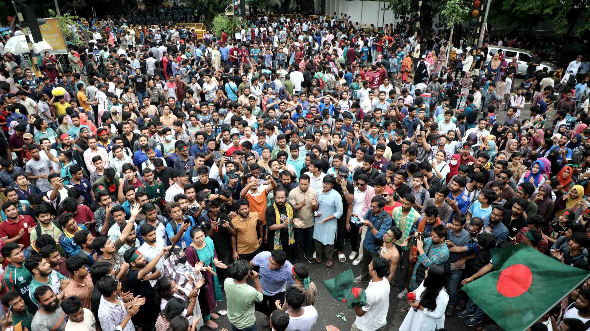 জবিতে অনির্দিষ্টকালের জন্য ‘শাটডাউন’ ঘোষণা