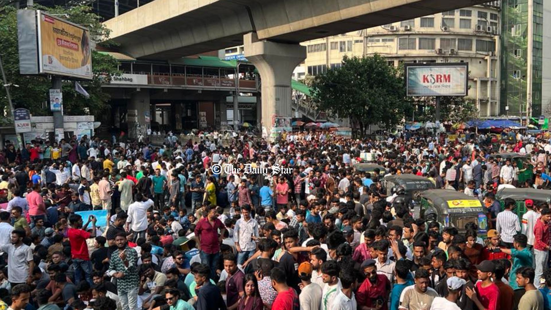 সাম্য হত্যার দ্রুত বিচার দাবিতে ছাত্রদলের শাহবাগ মোড় অবরোধ