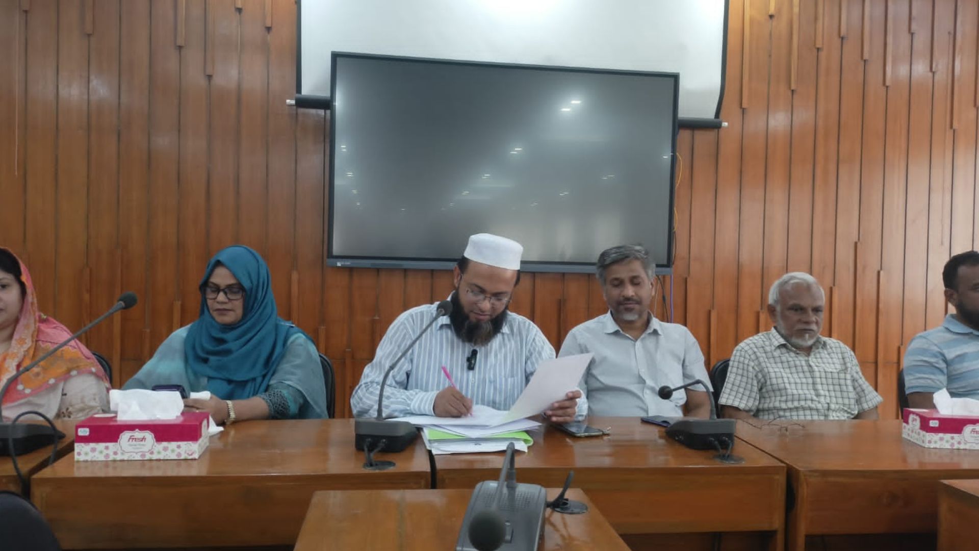 কুয়েটে এবার প্রশাসনিক কার্যক্রম বন্ধের ঘোষণা শিক্ষক সমিতির