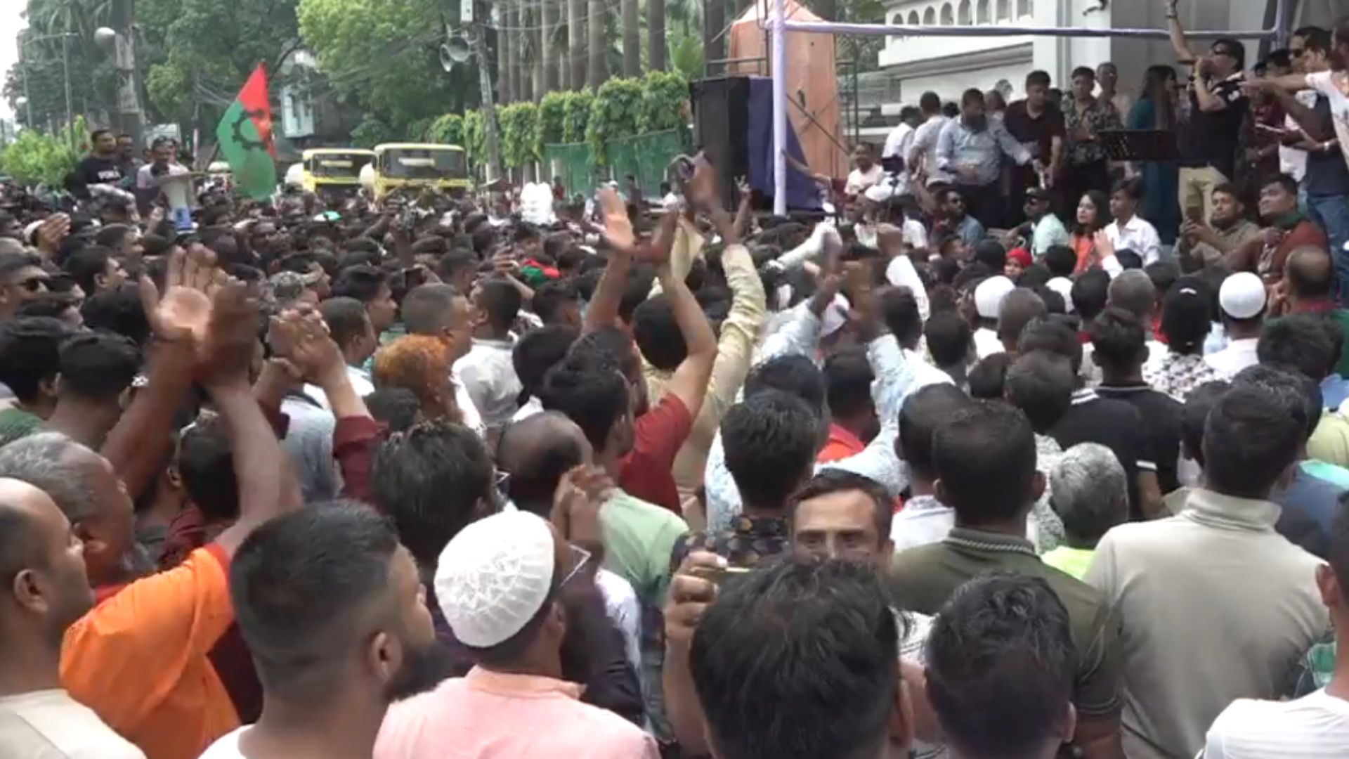 কাল সকাল ১০টা পর্যন্ত আল্টিমেটাম, ঢাকা অচলের হুঁশিয়ারি ইশরাক সমর্থকদের