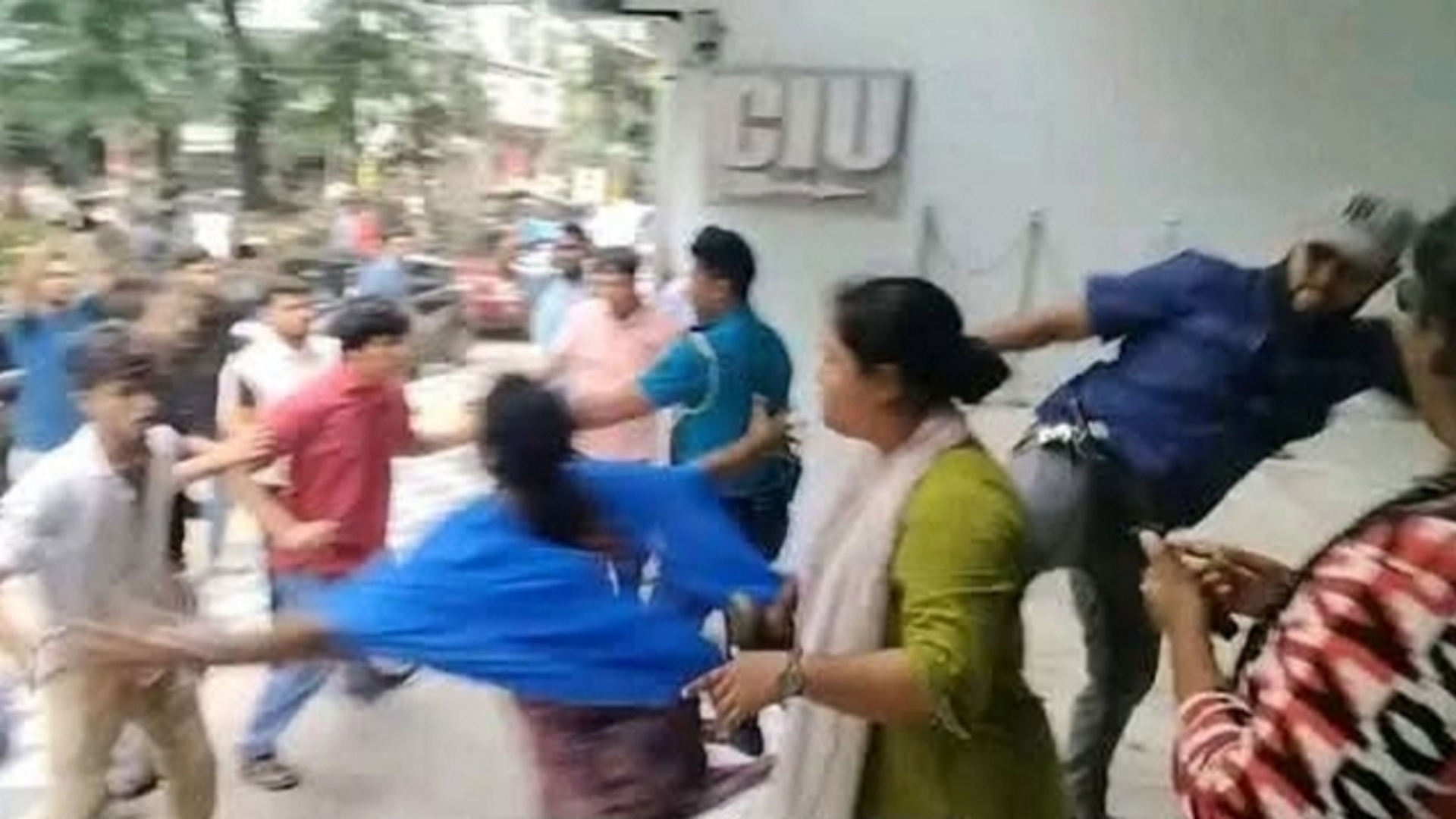 নারীকে লাথি মেরে আলোচনায় আসা কর্মীকে বহিষ্কার জামায়াতের, দল হিসেবে দায় অস্বীকার