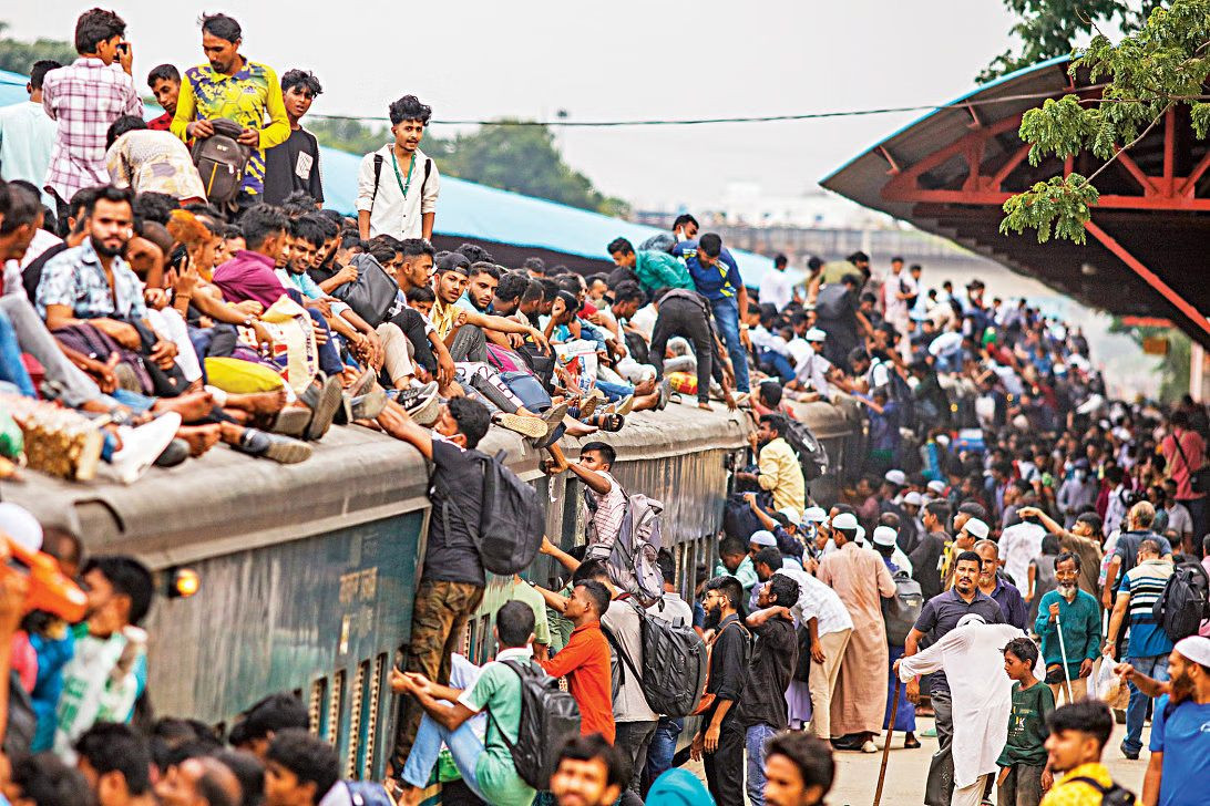 ঈদের ফিরতি যাত্রায় রেলযাত্রীদের মাস্ক পরার অনুরোধ