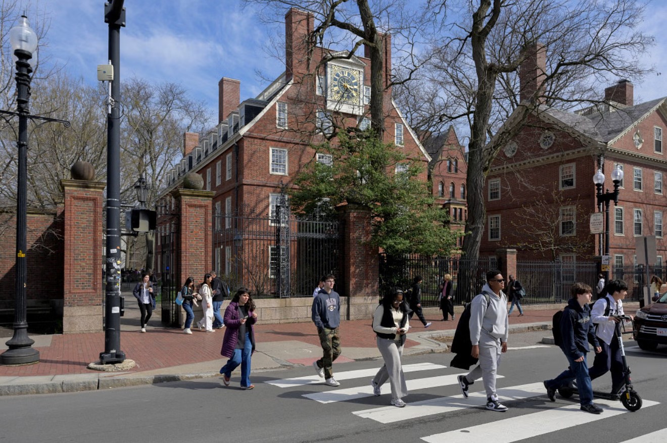 আদালতের রায়ের পর আবারও হার্ভার্ডের বিদেশি শিক্ষার্থীদের ভিসা কার্যক্রম শুরু