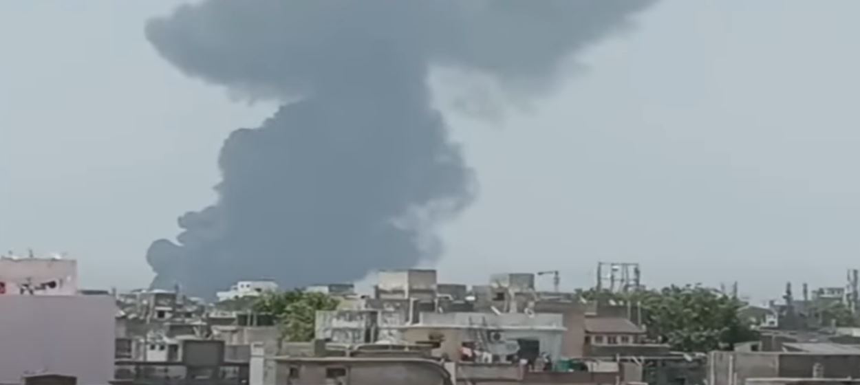 আহমেদাবাদে বিধ্বস্ত উড়োজাহাজে ২৪২ যাত্রী-ক্রু ছিলেন