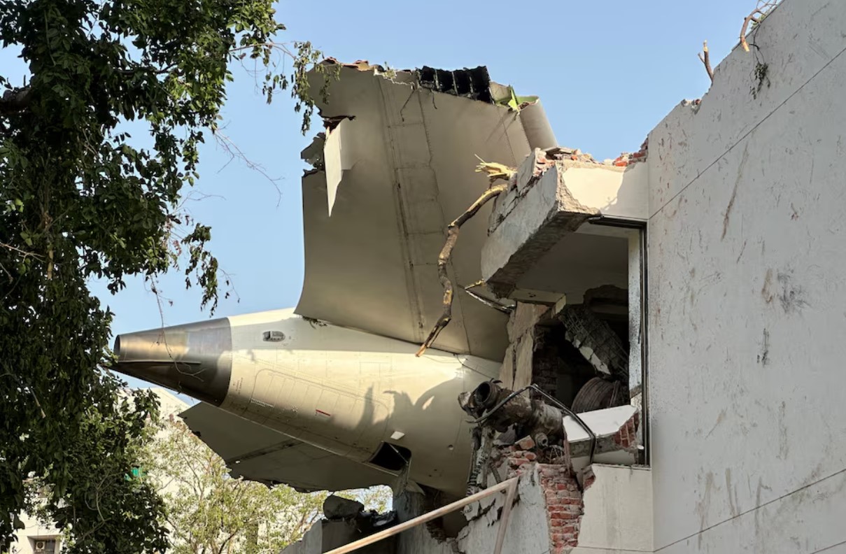 ভারতে উড়োজাহাজ বিধ্বস্ত: ব্রিটিশ নাগরিক জীবিত উদ্ধার