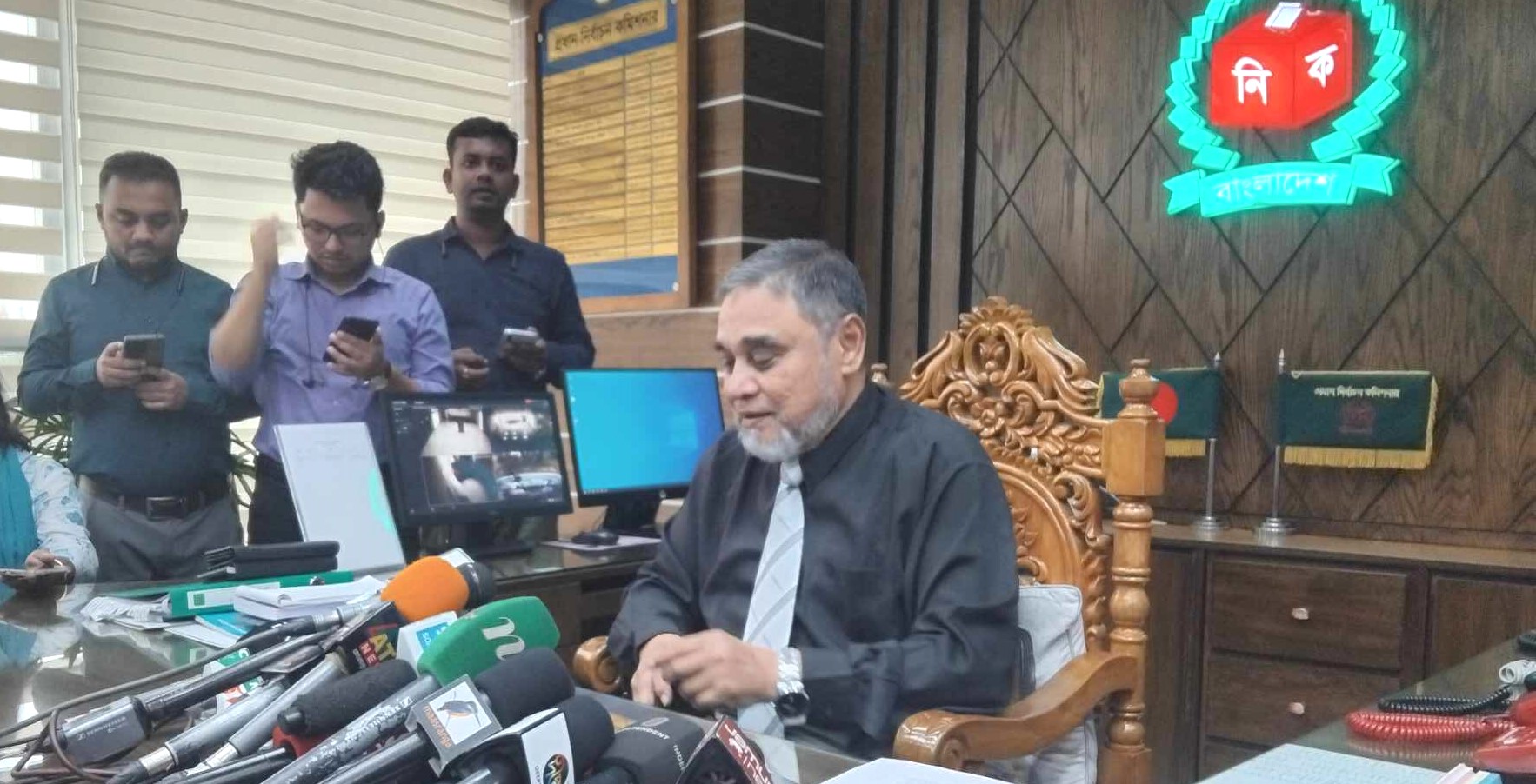 ফেব্রুয়ারিতে নির্বাচন নিয়ে সরকারের সঙ্গে এখনো আলোচনা হয়নি: সিইসি