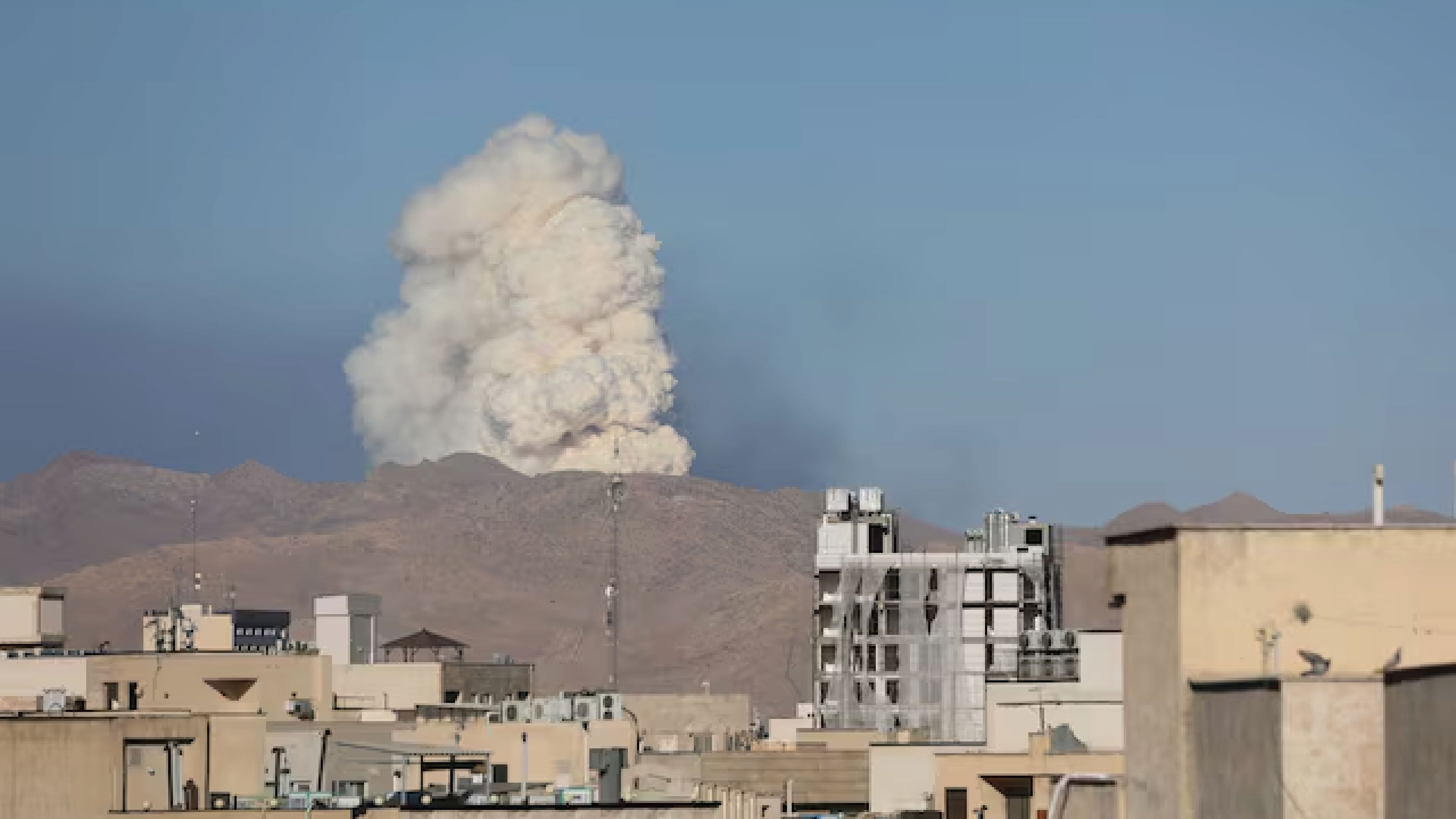 রাতভর ক্ষেপণাস্ত্র ছুড়েছে ইরান, টানা বিমান হামলা ইসরায়েলের