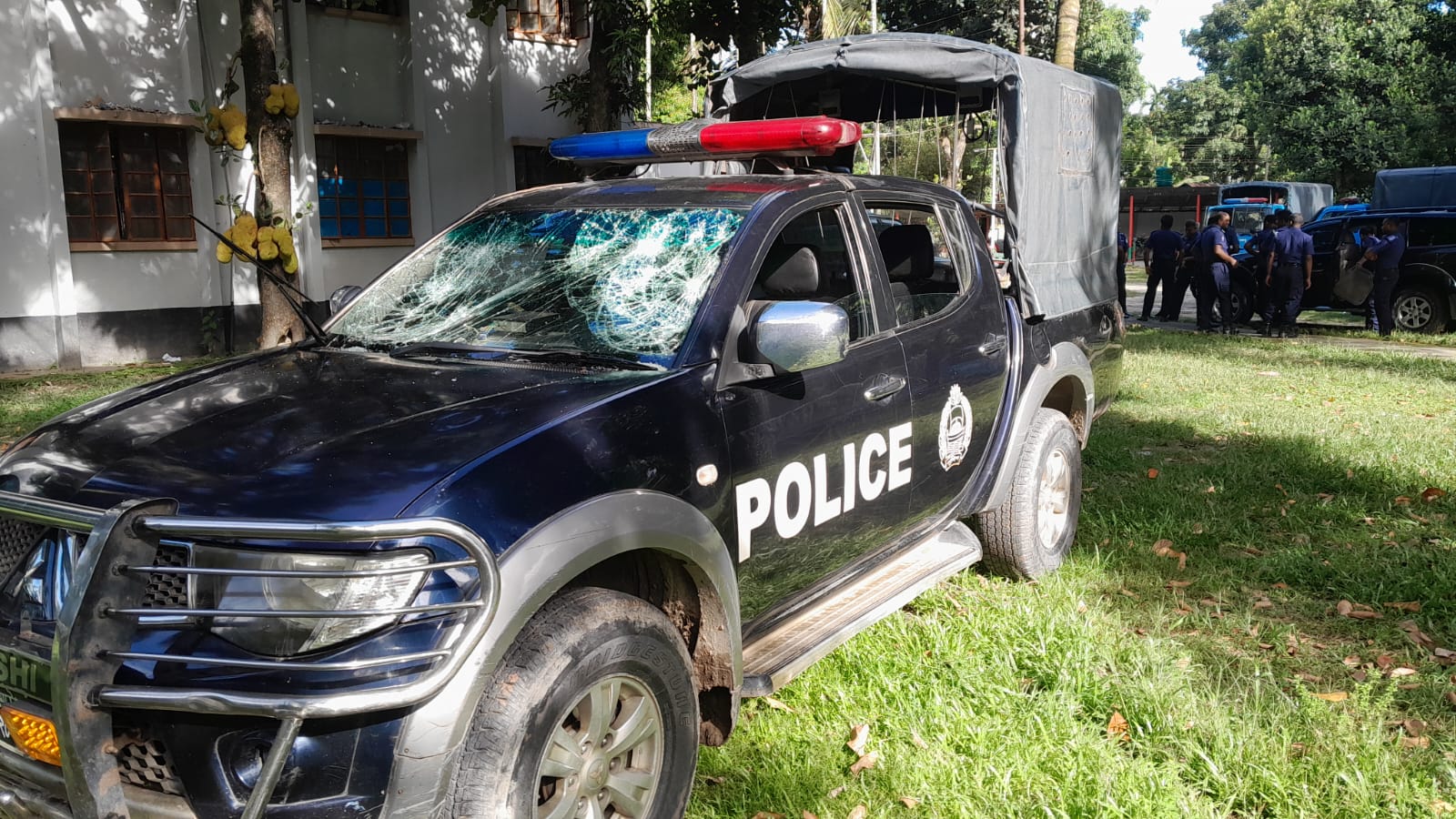 থানায় হামলা করে আসামি ছিনতাই: বিএনপি নেতাসহ গ্রেপ্তার ৪