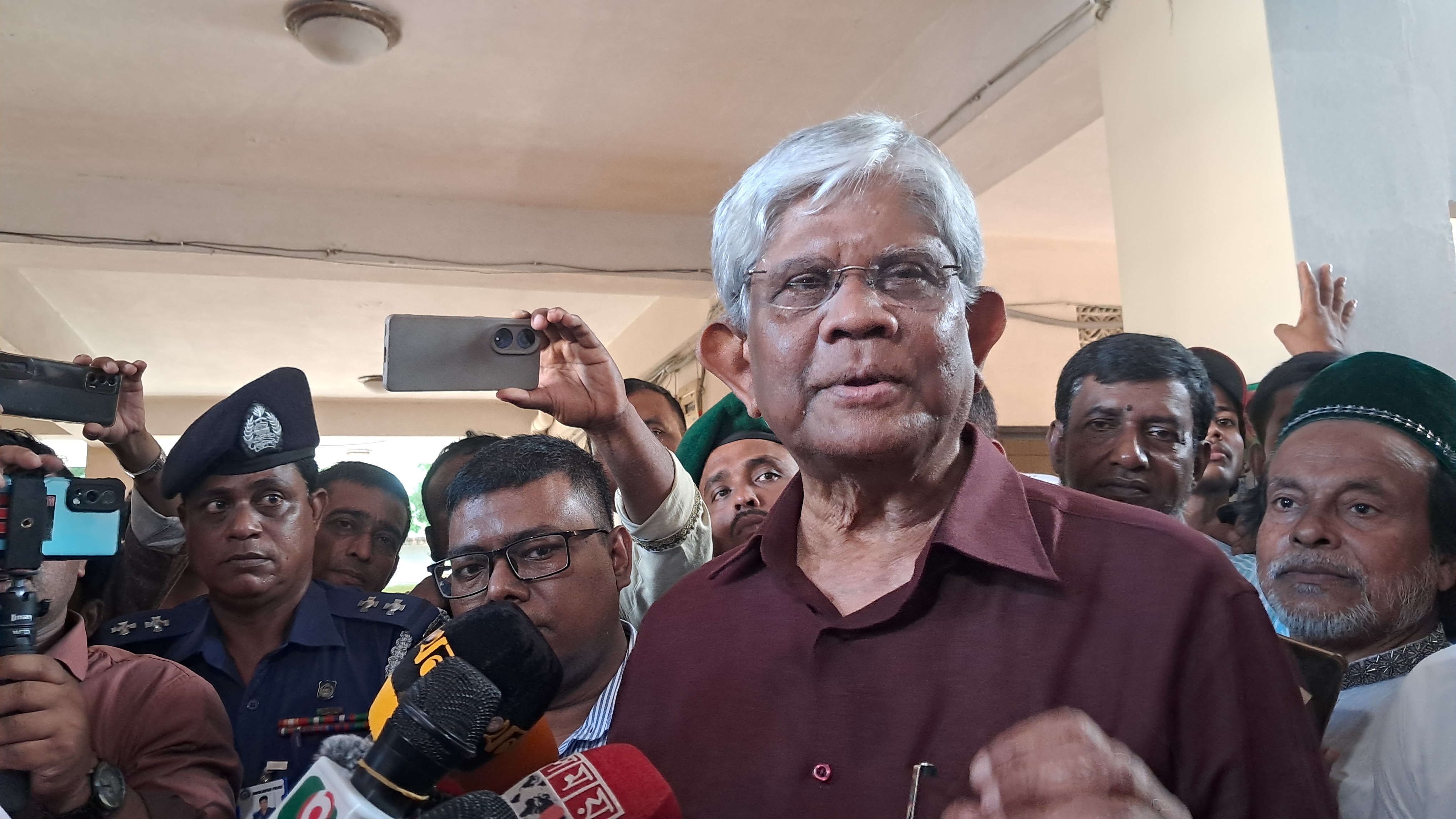 সঞ্চয়পত্রের সুদহার বাড়ালে কেউ ব্যাংকে টাকা রাখবে না, মনে করেন অর্থ উপদেষ্টা