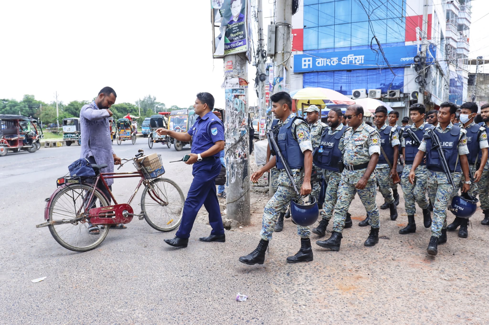 গোপালগঞ্জে পুলিশের দুই মামলায় গ্রেপ্তার অন্তত ৯০