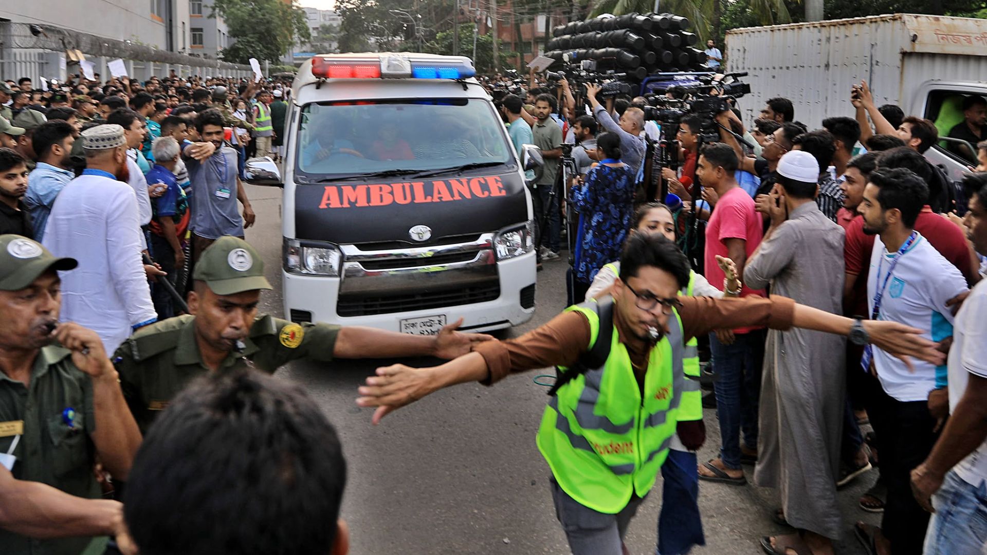 মাইলস্টোনে যুদ্ধবিমান বিধ্বস্তে নিহত বেড়ে ৩১: আইএসপিআর