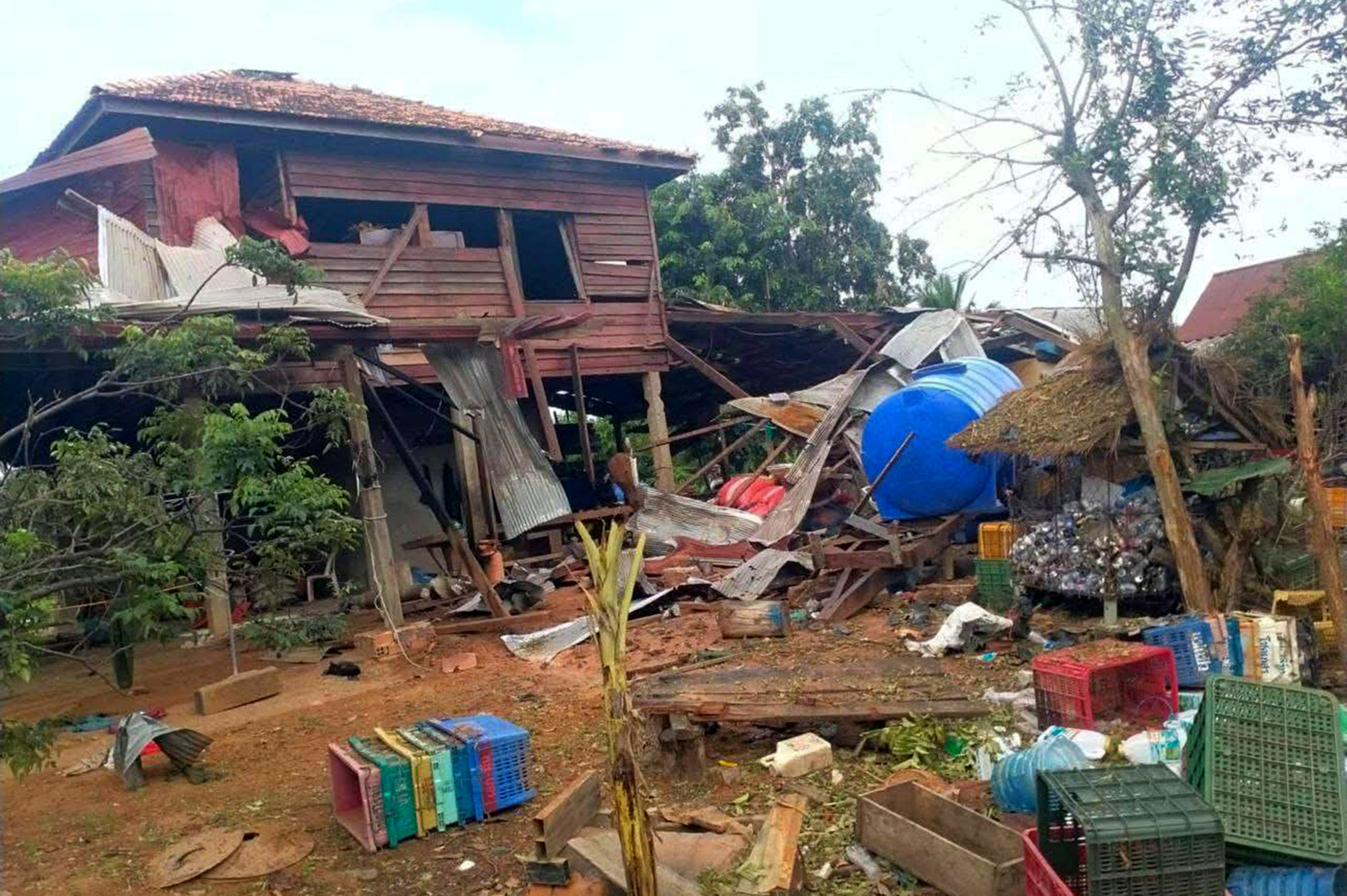 থাইল্যান্ড-কম্বোডিয়া সংঘর্ষে নিহত ৩৪, শান্তি আলোচনা মালয়েশিয়ায়