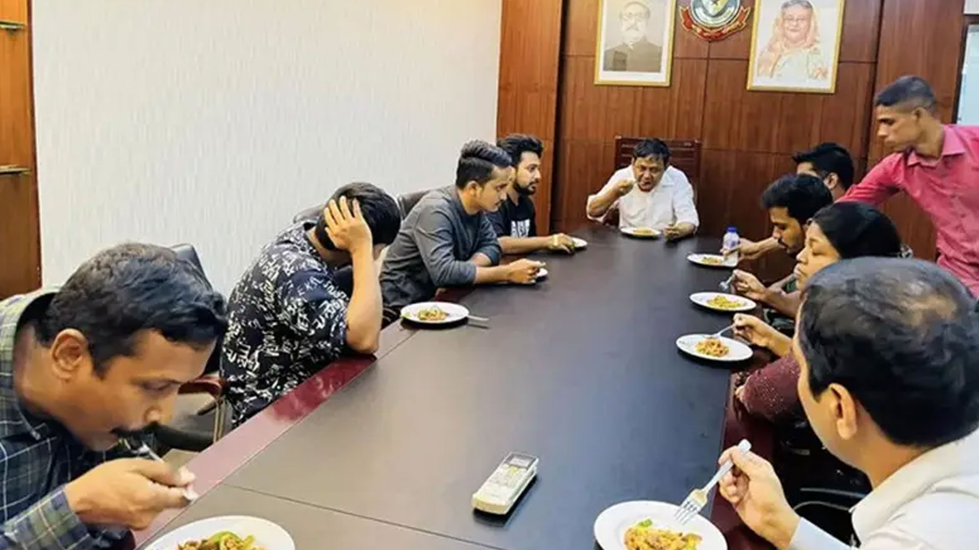 ২৮ জুলাই: আলোচনায় ‘হাউন আঙ্কেলের ভাতের হোটেল’, নাহিদদের ভিডিও বার্তা