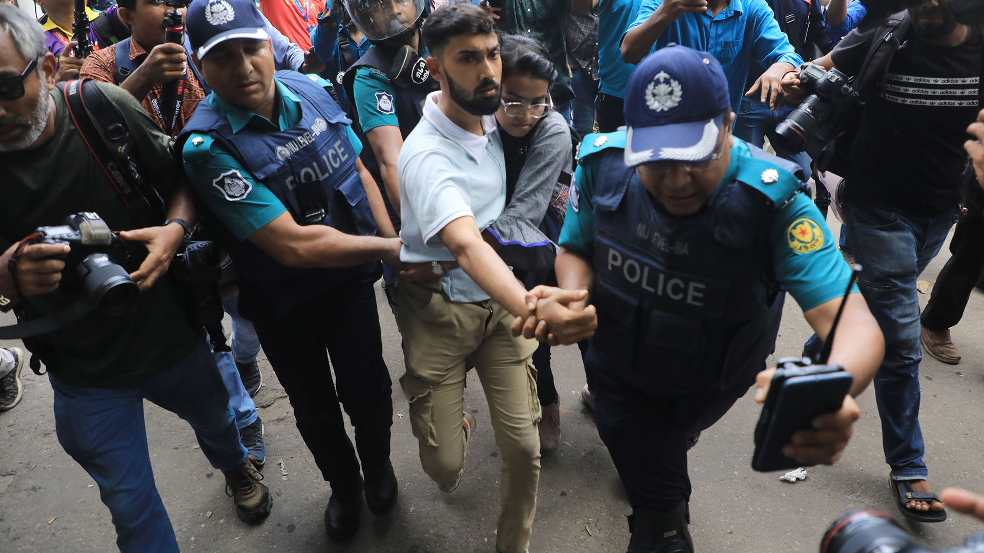 জুলাই ৩১: ‘মার্চ ফর জাস্টিস’ কর্মসূচিতে চড়াও পুলিশ, হাসিনা বললেন­—‘আমার অপরাধটা কী’