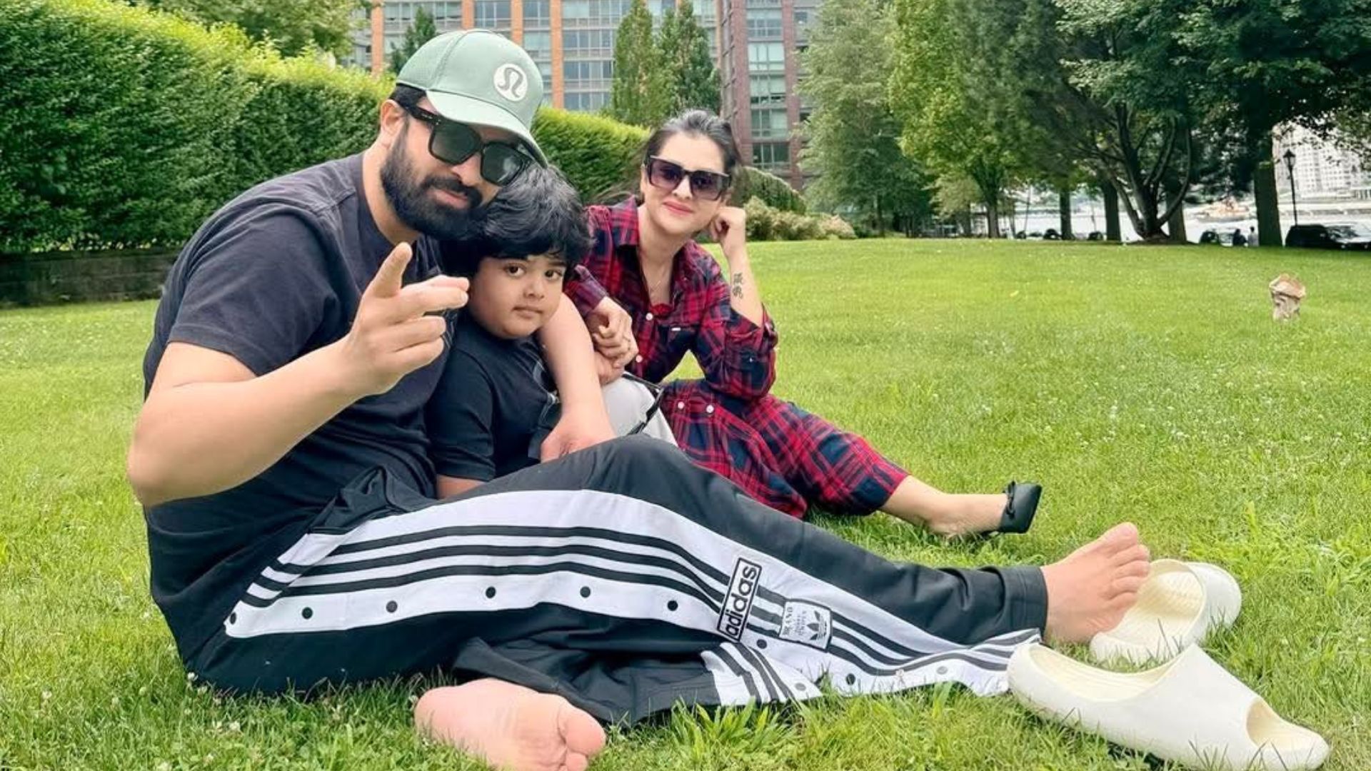 যুক্তরাষ্ট্রে বীরকে নিয়ে শাকিব-বুবলি