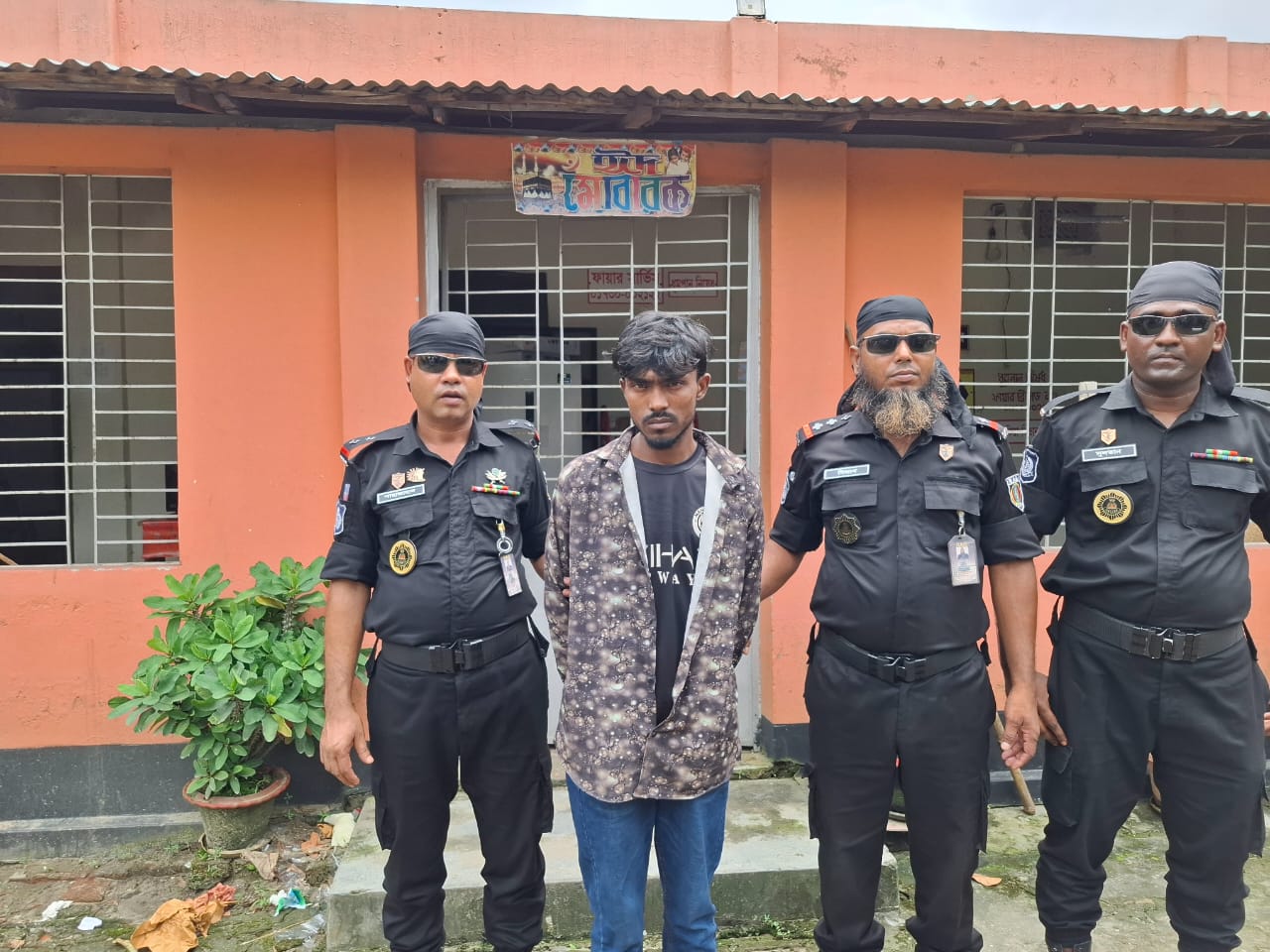 সাংবাদিক তুহিনকে কুপিয়ে হত্যায় গ্রেপ্তার ৭