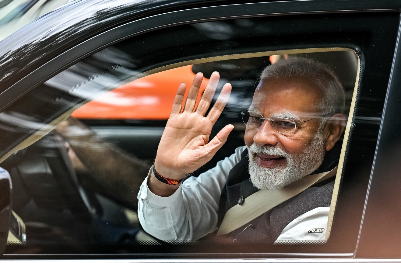 ঘরে-বাইরে ‘বিপদে’ নরেন্দ্র মোদি?