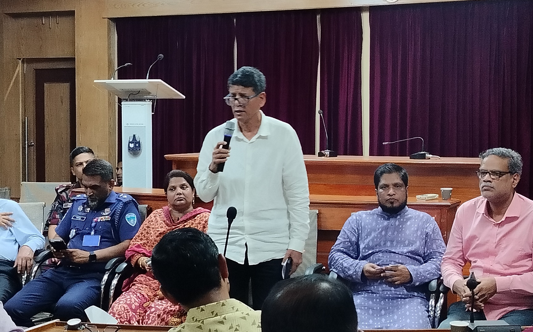 চাকসু নির্বাচন ঘোষণার পরই সংঘর্ষ, থাকতে পারে ভিন্ন কারণ: চবি উপাচার্য