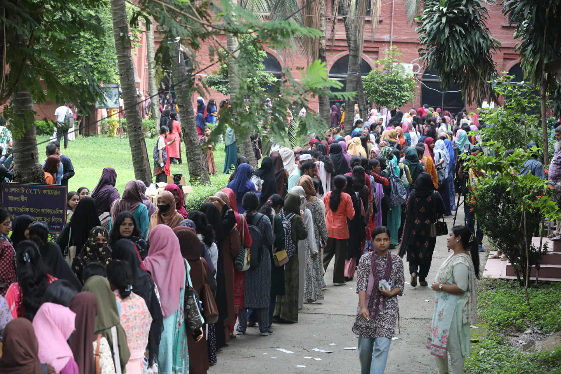 ডাকসু নির্বাচন: বেলার সঙ্গে বেড়েছে অভিযোগ-পাল্টা অভিযোগ