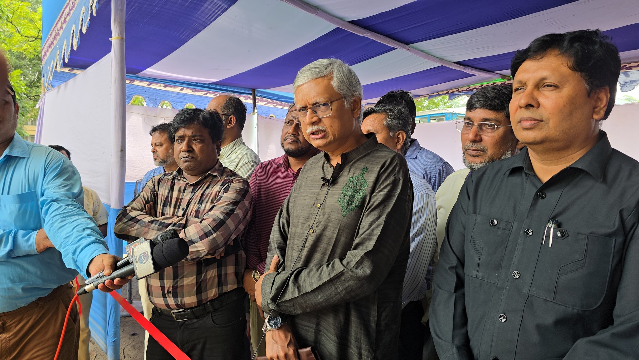 রাকসু: ১৭ কেন্দ্রের ৯৯০ বুথে ভোটগ্রহণ, গণনা পর্যবেক্ষণে সিসিটিভি