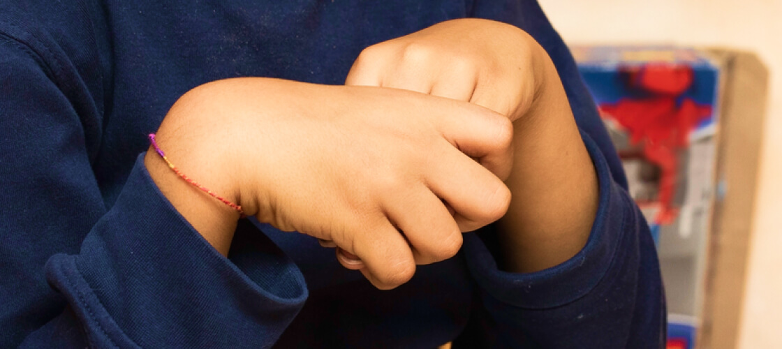 হাত নিজের নিয়ন্ত্রণে না থাকা সিনড্রোমের চিকিৎসা কী