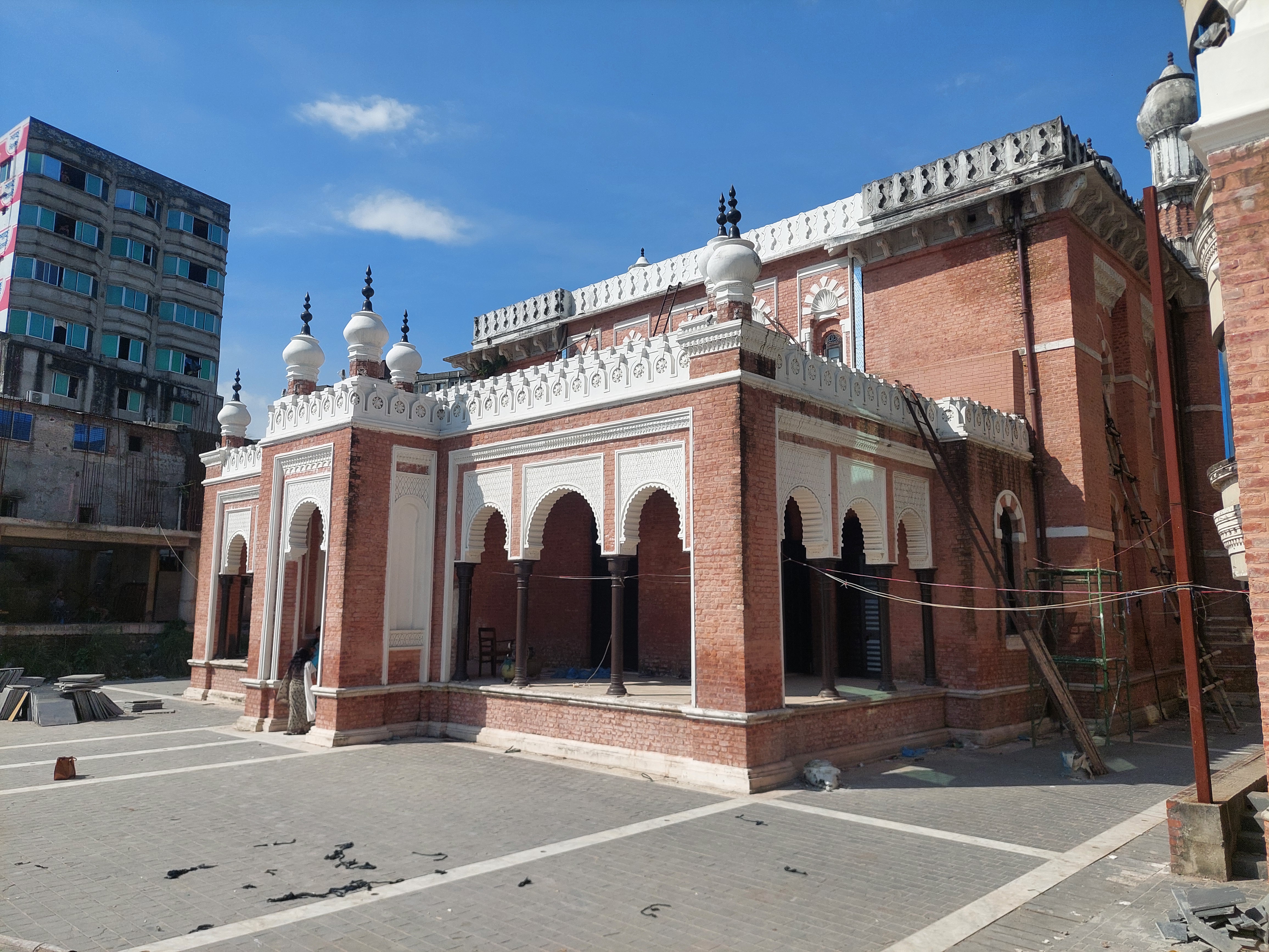 পুরান ঢাকার স্মৃতির ঘর ‘লালকুঠি’ গিয়েছেন কখনো?