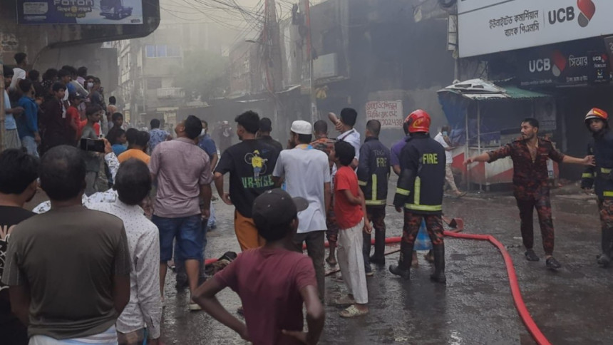টঙ্গীতে অগ্নিকাণ্ড: দুই ফায়ার ফাইটারের পর এবার দোকান কর্মচারীর মৃত্যু