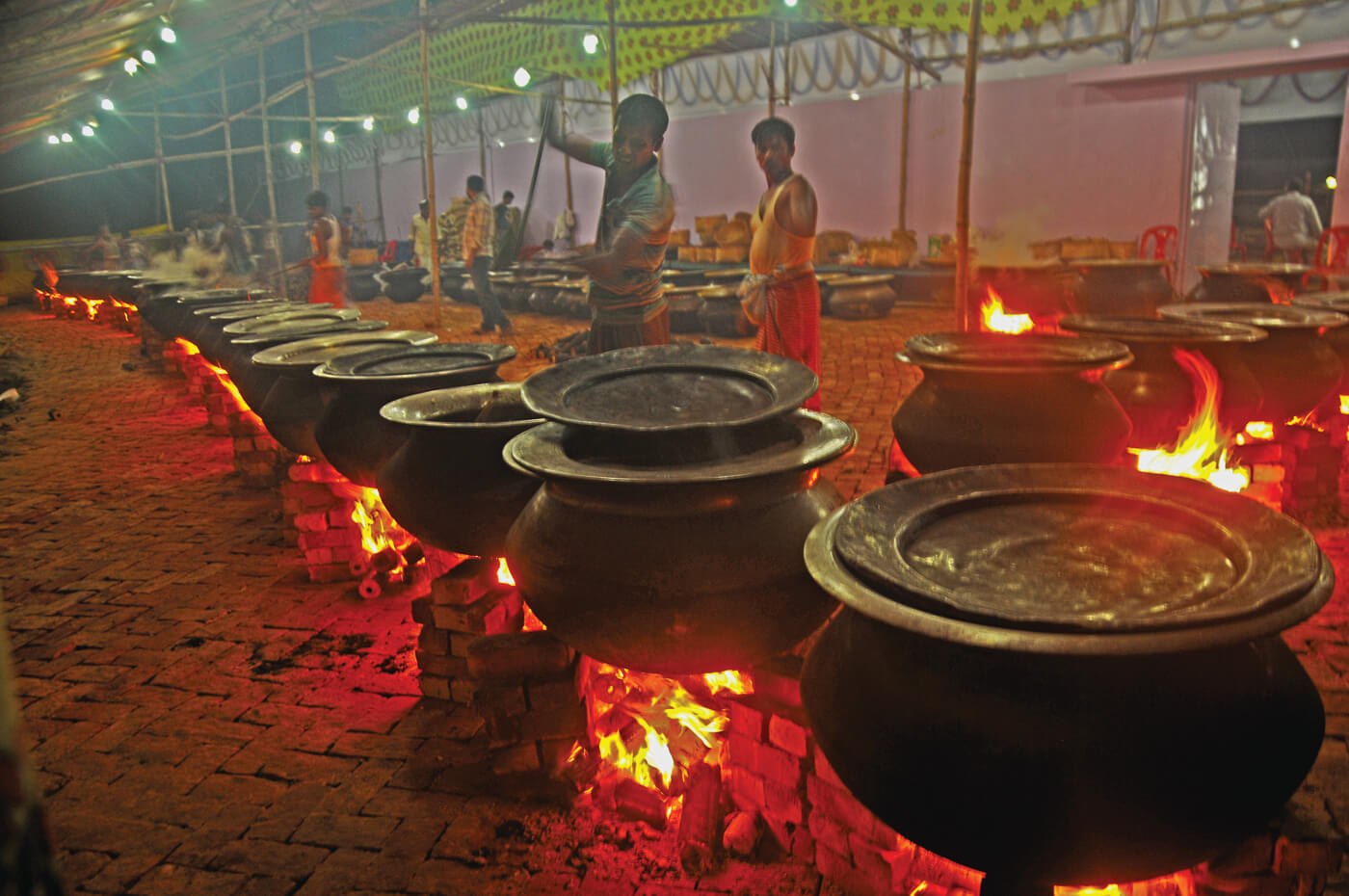 মেজবানের সরব যাত্রা—চট্টগ্রাম থেকে ঢাকা
