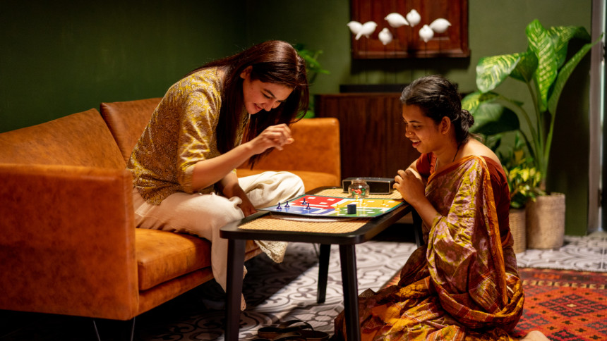 করোনা সময়ের খণ্ড দলিল ‘জয়া আর শারমিন’