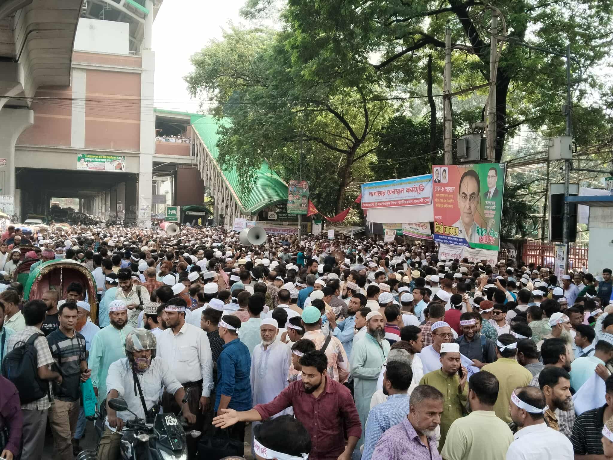 জাতীয় প্রেসক্লাবের সামনে ‘লাগাতার অবস্থান কর্মসূচি’তে এমপিওভুক্ত শিক্ষকরা