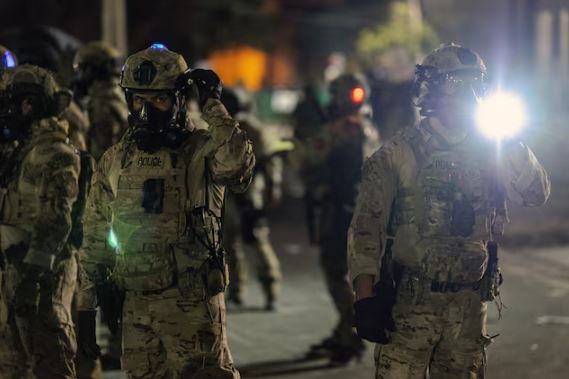 শাটডাউন: আইনপ্রয়োগকারী সংস্থার কর্মীদের বেতনের বিকল্প উৎস খুঁজছে ট্রাম্প প্রশাসন