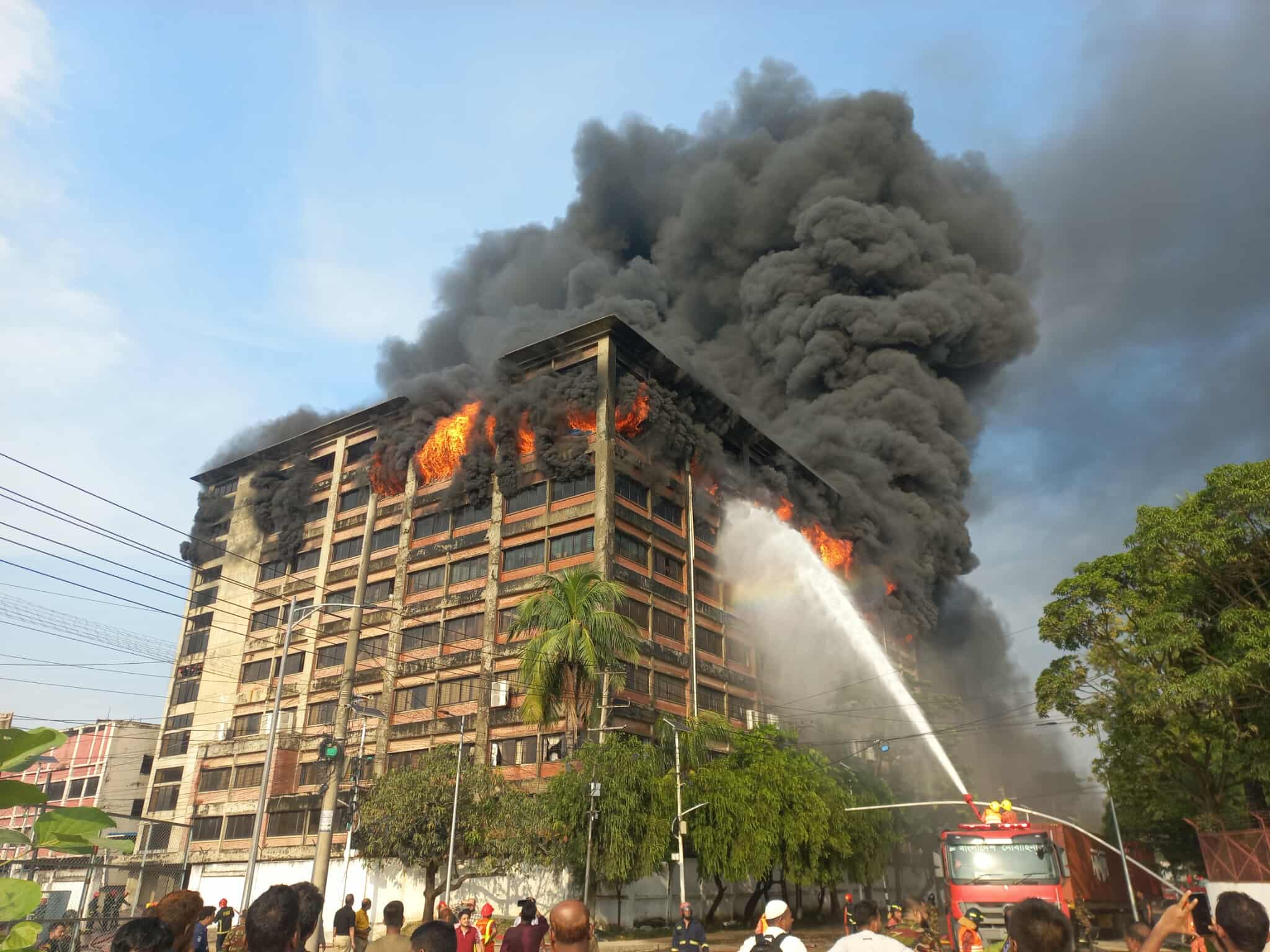 চট্টগ্রাম ইপিজেডে তোয়ালে কারখানায় আগুন, নিয়ন্ত্রণে ১৫ ইউনিট