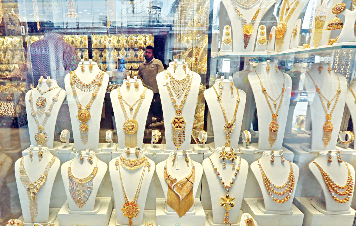 আকাশ ছুঁয়েছে স্বর্ণের দাম, বদলে যাচ্ছে উপহারের সংস্কৃতি