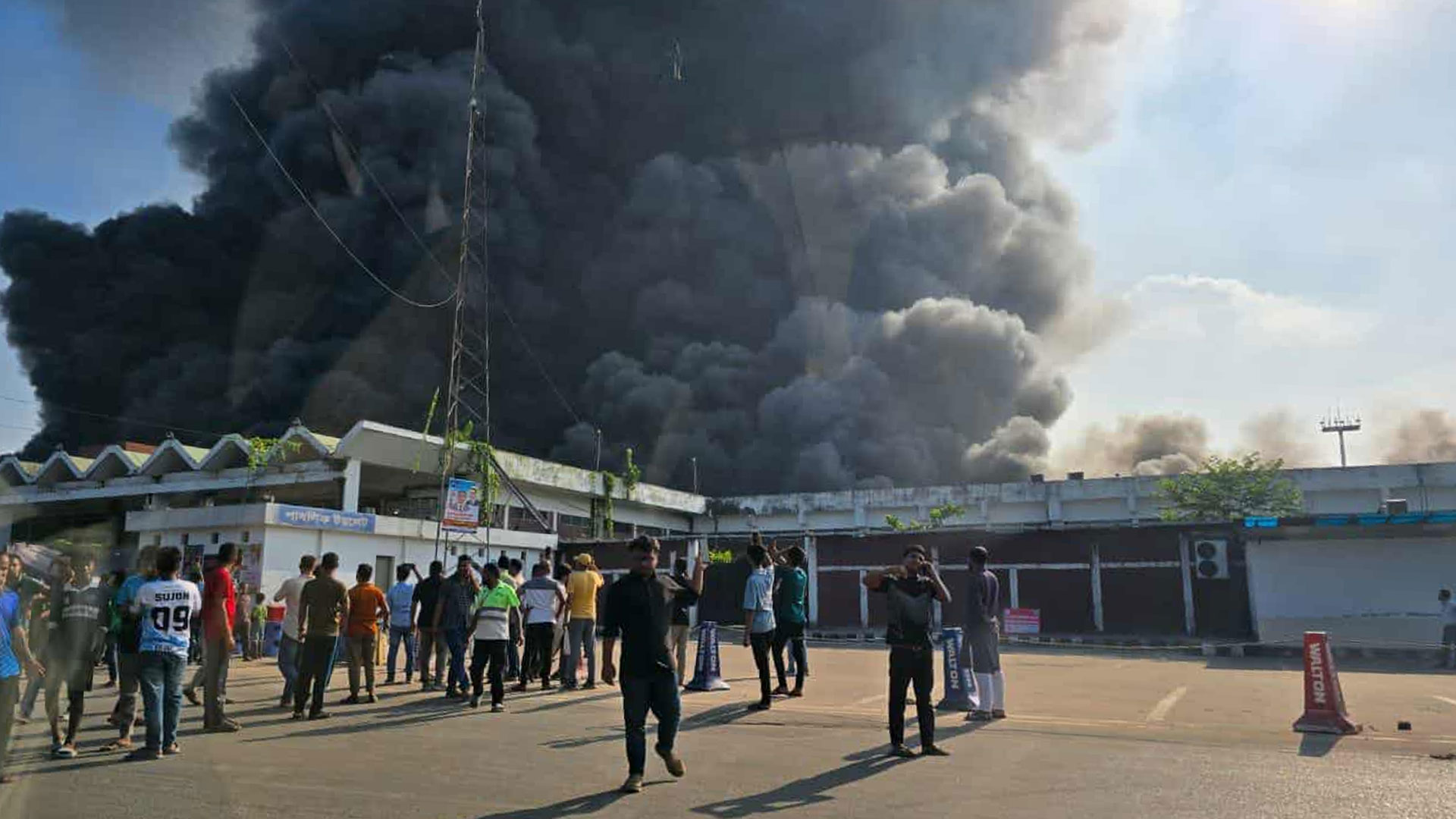 শাহজালাল বিমানবন্দরের কার্গো কমপ্লেক্সে আগুন, ফ্লাইট চলাচল বন্ধ