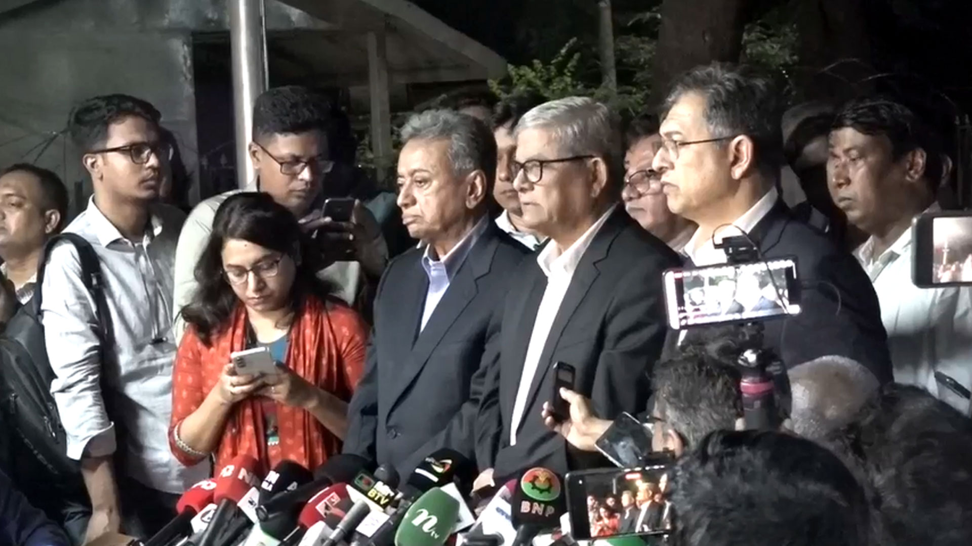 অন্তর্বর্তী সরকারকে তত্ত্বাবধায়কের ভূমিকা নিতে হবে, ‘দলীয়দের’ বাদ দিতে হবে