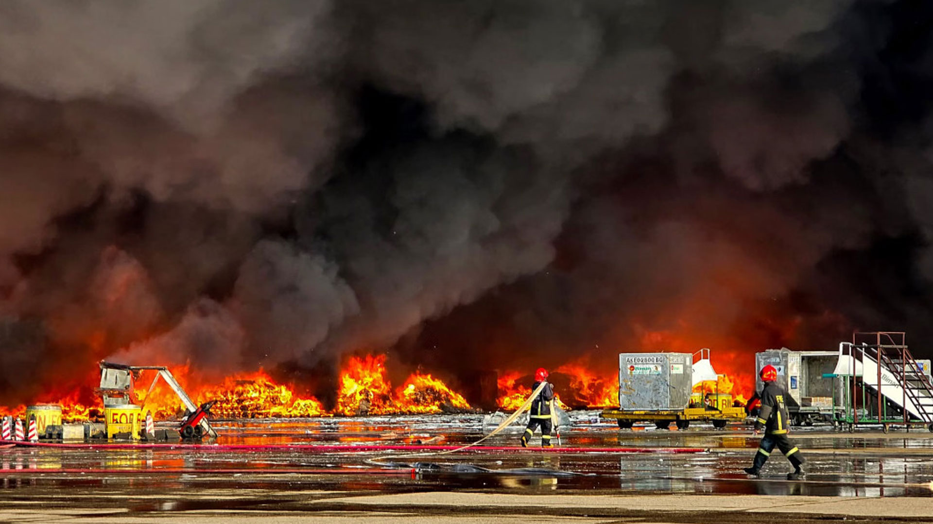বিমানবন্দরের আগুন সামনে আনল রাষ্ট্রীয় উদাসীনতার চরম চিত্র