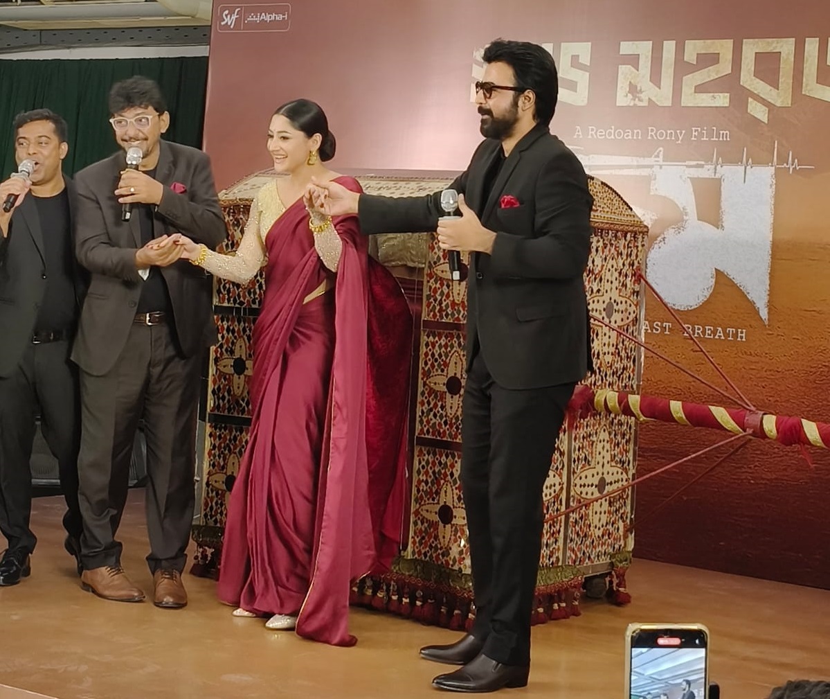 পালকি চড়ে ‘দম’ সিনেমার মহরতে পূজা চেরি