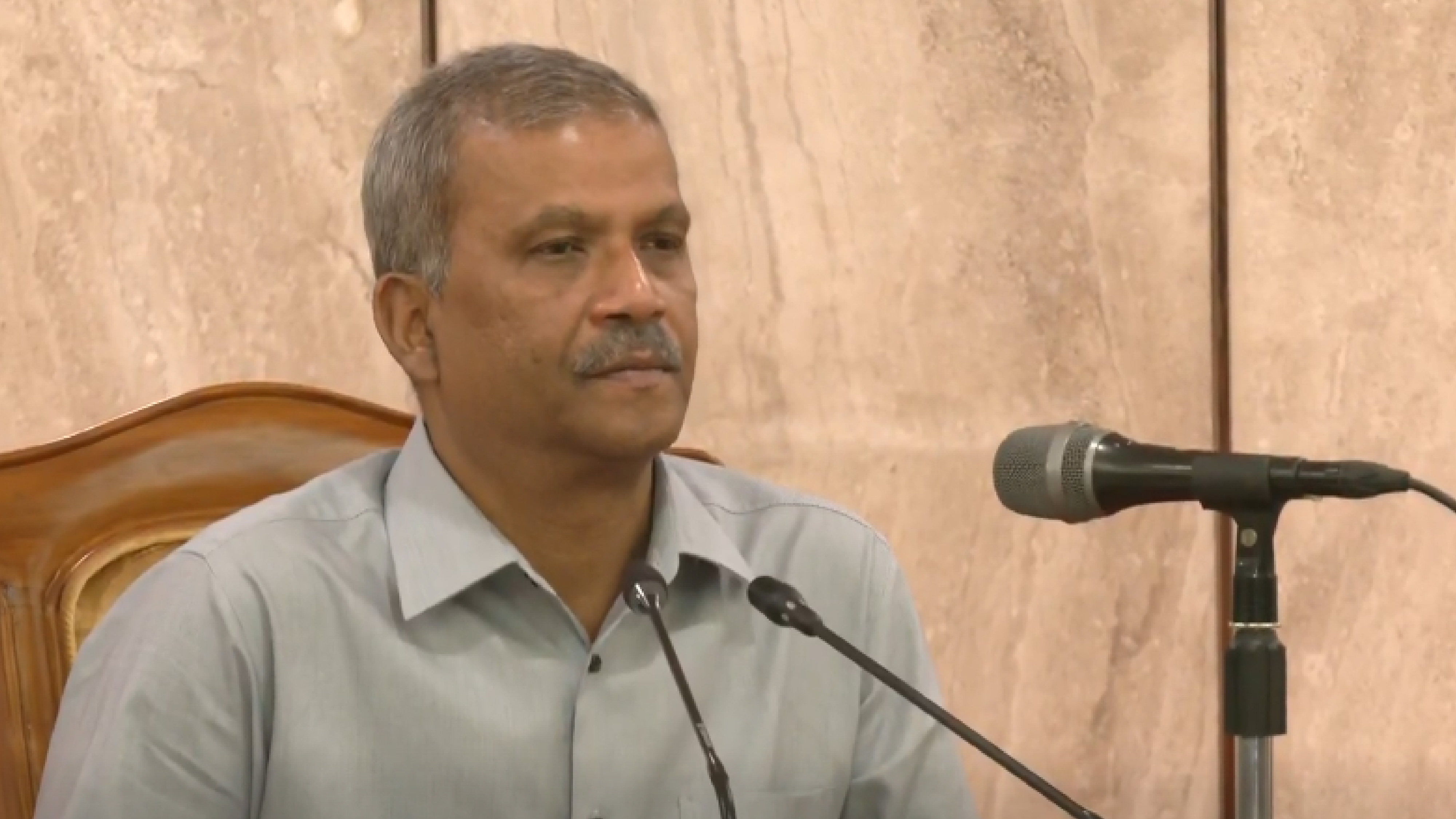 জুলাই সনদ ও গণভোট নিয়ে দ্রুত সব দলের অভিন্ন মত চায় সরকার