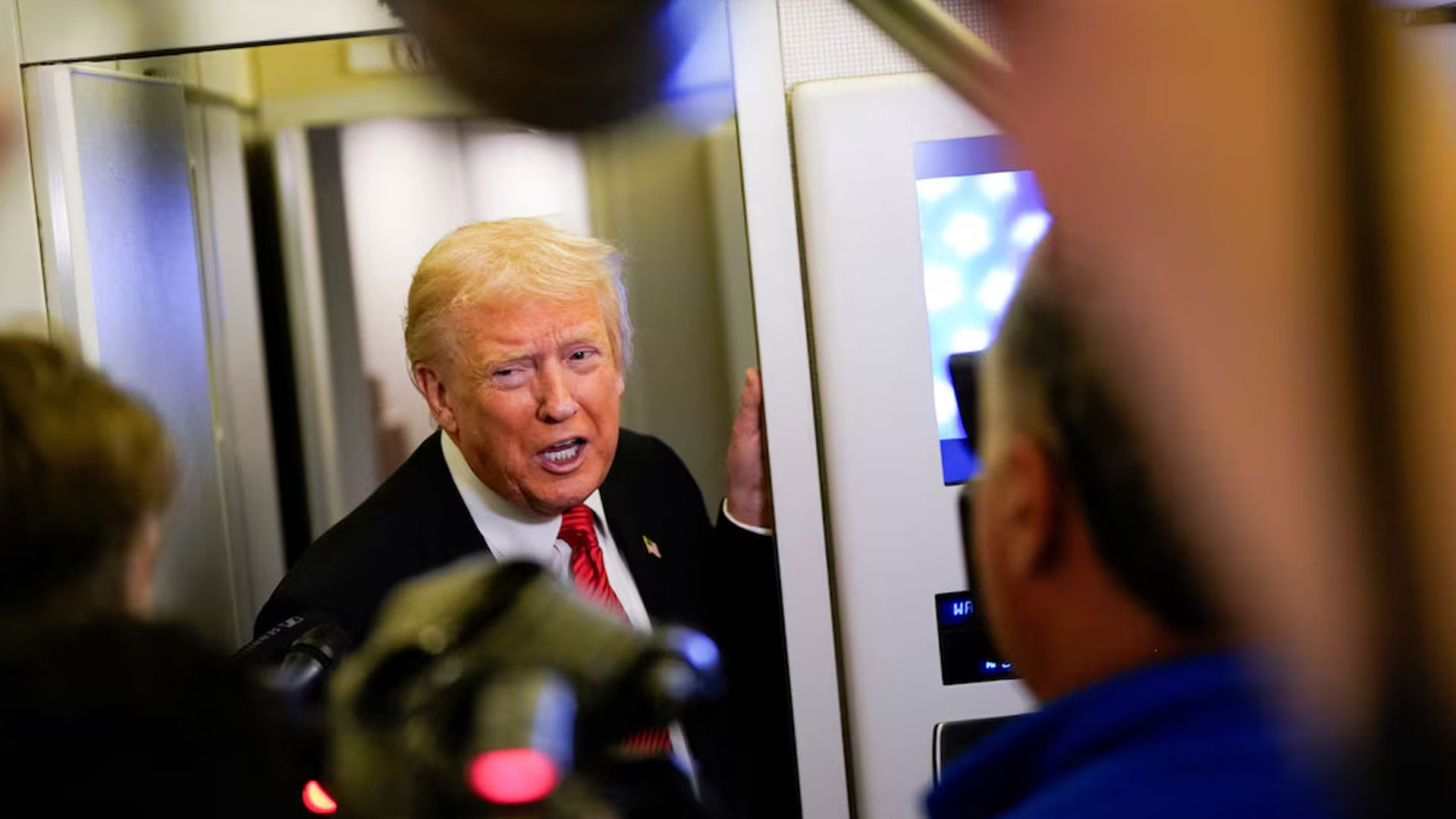 হোয়াইট হাউস মনে করিয়ে দিলো ‘প্রেসিডেন্ট এখনো ট্রাম্প’