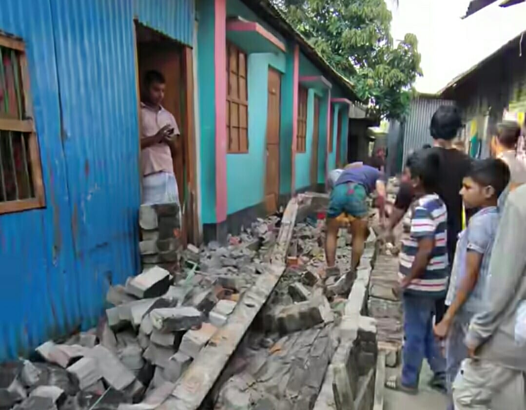 ভূমিকম্পে নারায়ণগঞ্জে দেয়াল ধসে শিশুর মৃত্যু