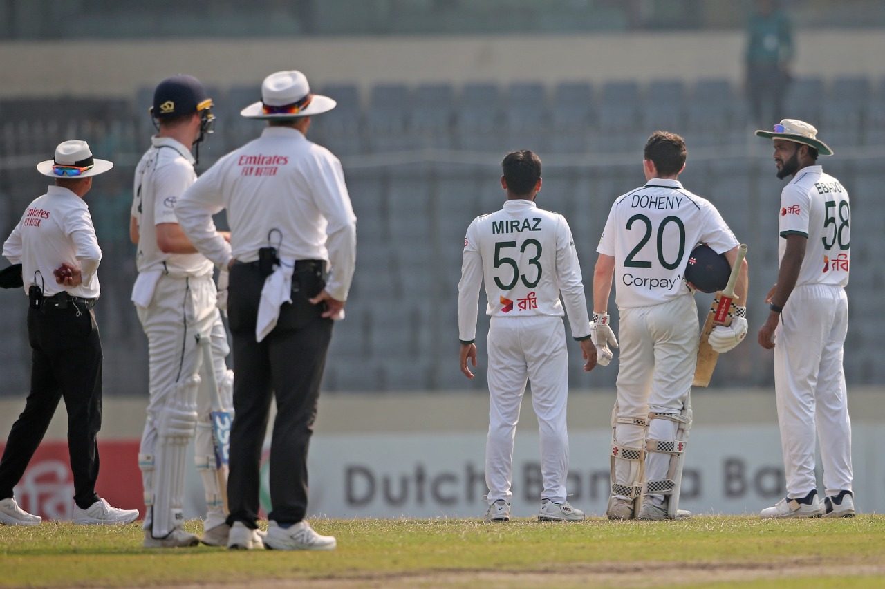 বাংলাদেশ-আয়ারল্যান্ড টেস্টে ভূমিকম্পের আতঙ্ক