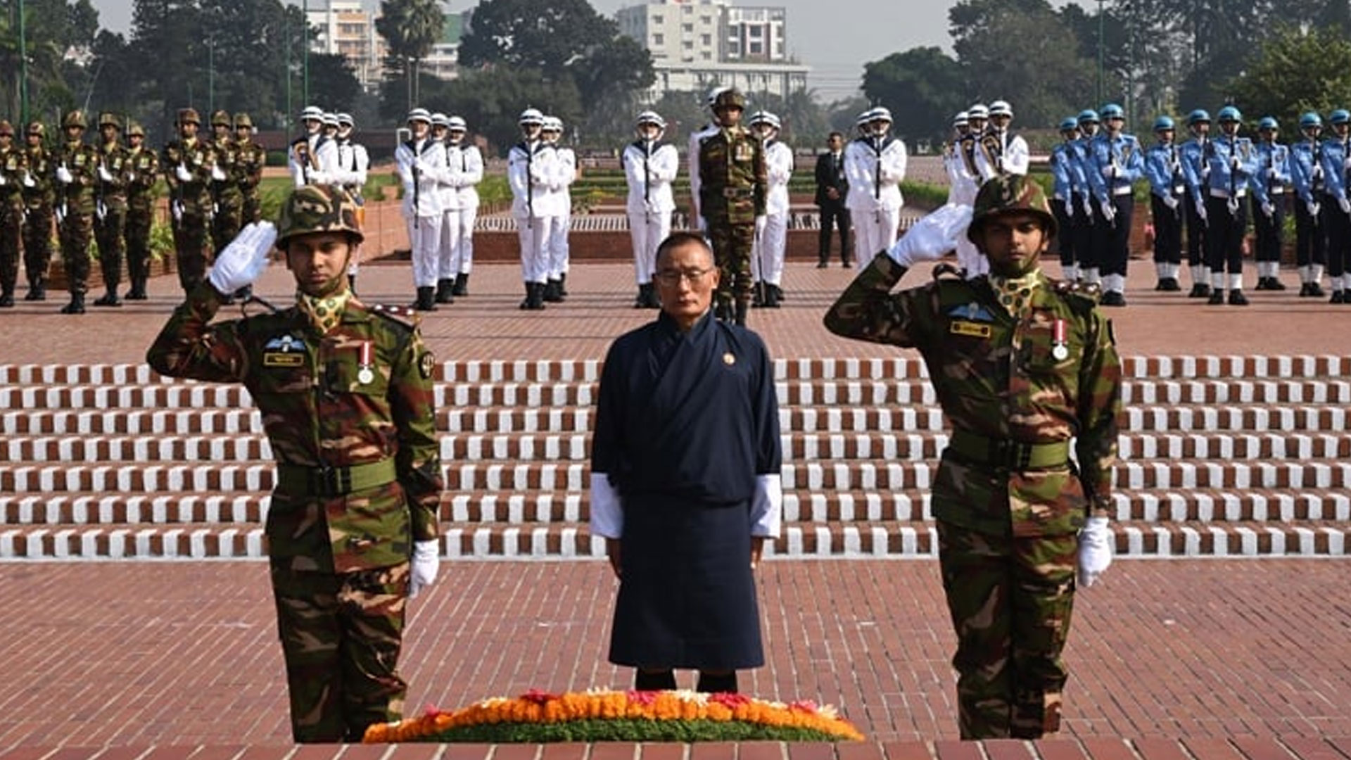 জাতীয় স্মৃতিসৌধে ভুটানের প্রধানমন্ত্রীর শ্রদ্ধা নিবেদন