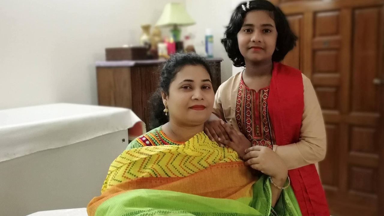 মোহাম্মদপুরে জোড়া খুন: মায়ের দেহে ৩০টি ছুরিকাঘাত, কন্যার দেহে অন্তত ৬টি