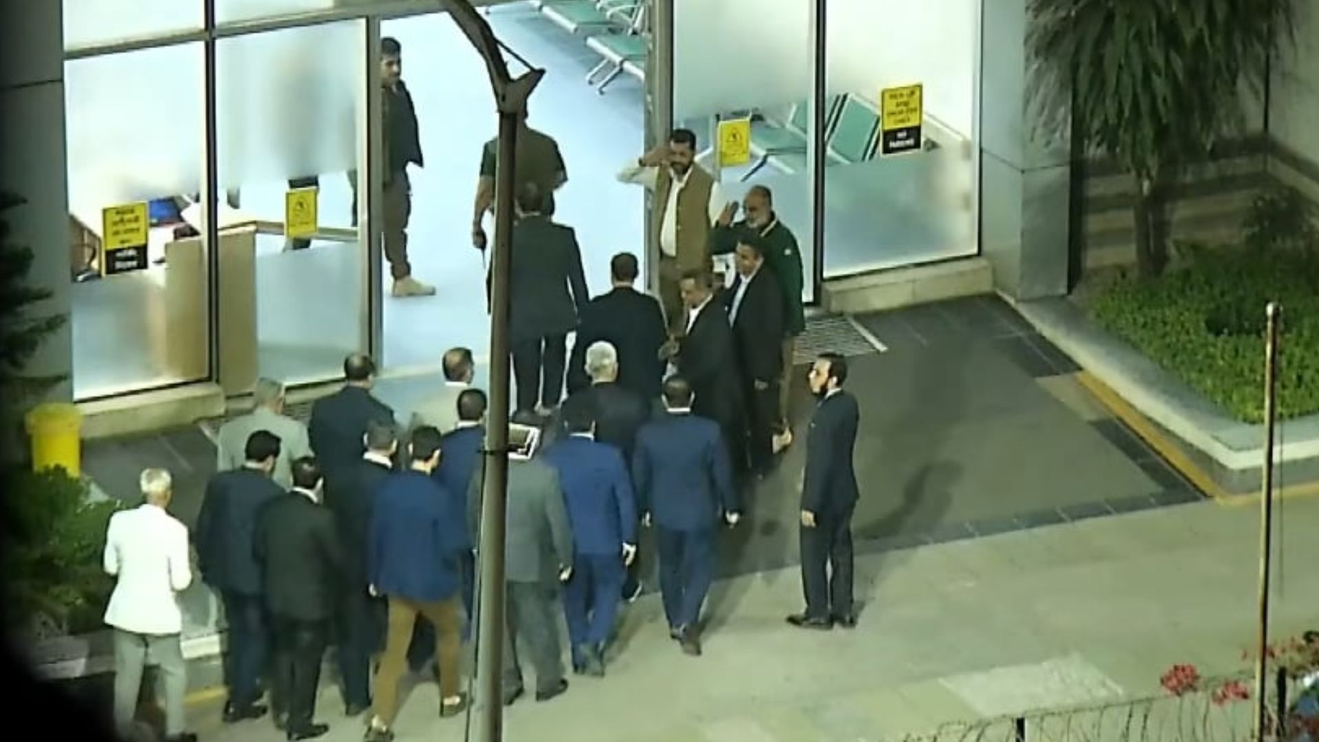 মায়ের সঙ্গে দেখা করতে এভারকেয়ারে তারেক রহমান