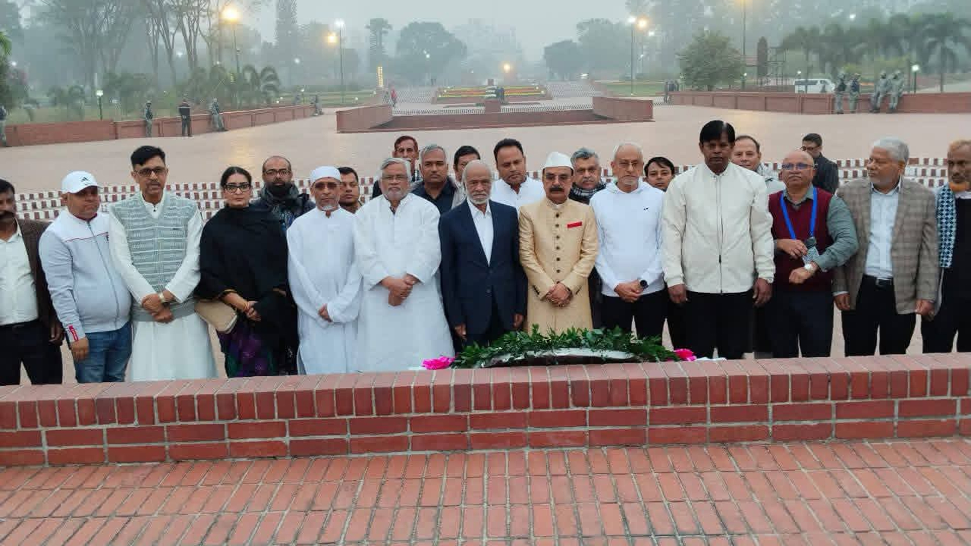 জাতীয় স্মৃতিসৌধের পথে তারেক রহমান