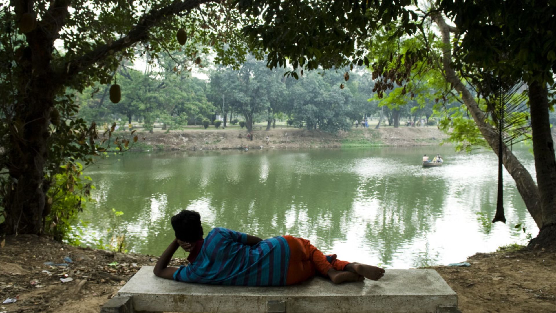 ট্রাফিক জ্যামের শহরে শুক্রবার মানেই যেন উৎসব